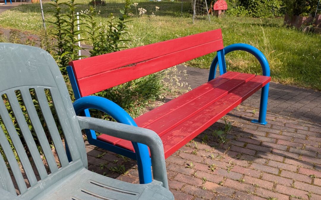„Gartenmöbel“ für unsere Bewohner und Bewohnerinnen des Hauses „Im Wiesengrund“